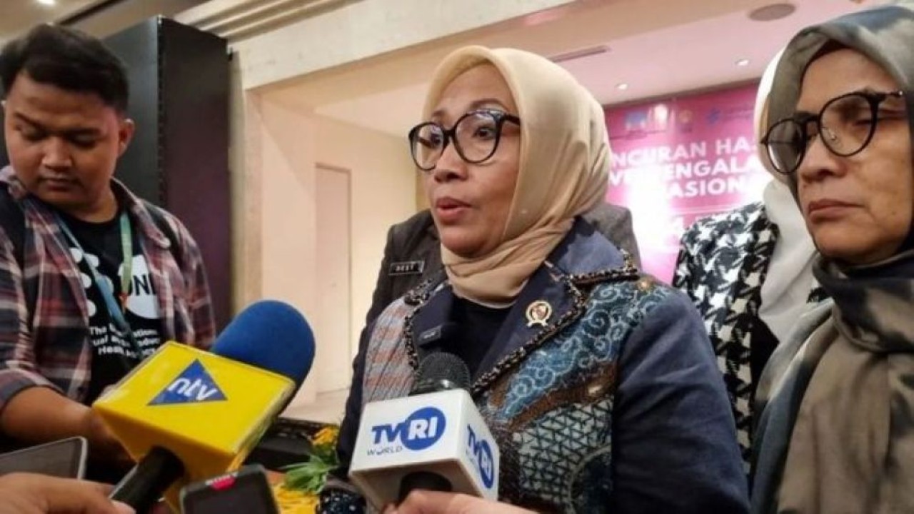Menteri Pemberdayaan Perempuan dan Perlindungan Anak Arifah Fauzi di sela-sela peluncuran Hasil Analisis Mendalam Survei Pengalaman Hidup Perempuan Nasional (SPHPN) 2024 di Jakarta, Kamis, 4 Desember 2025. (Foto: ANTARA/Anita Permata Dewi)