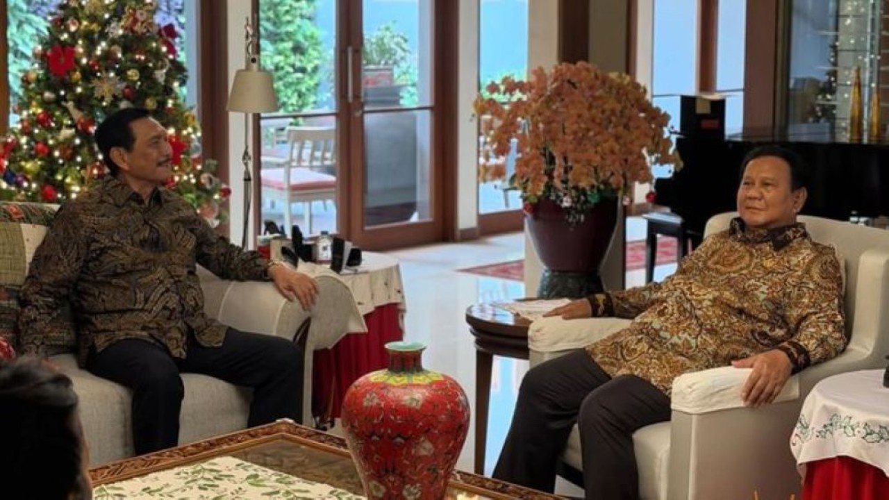 Presiden Prabowo Subianto bersama Luhut Binsar Pandjaitan. (Foto: Instagram @luhut.pandjaitan)