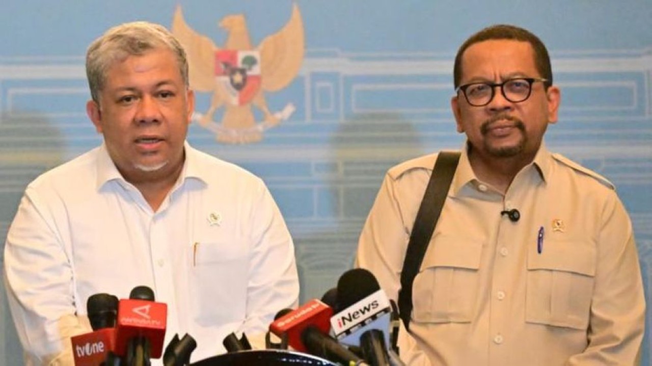 Kepala Staf Kepresidenan (KSP) Muhammad Qodari dan Wakil Menteri Perumahan dan Kawasan Permukiman (Wamen PKP) Fahri Hamzah. (Foto: Sekretariat Presiden)