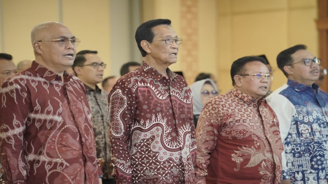 Persatuan Wartawan Indonesia (PWI) Pusat menganugerahkan status Anggota Kehormatan PWI kepada Gubernur Daerah Istimewa Yogyakarta (DIY), Sri Sultan Hamengku Buwono X/ist
