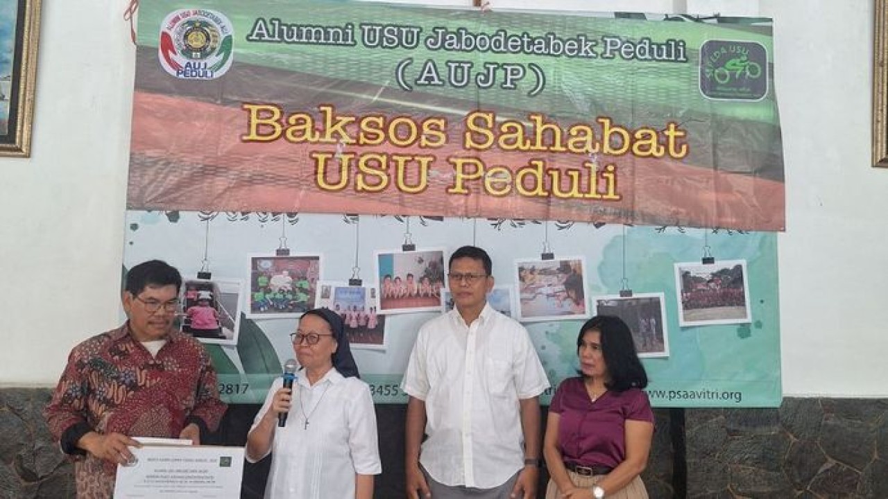 Alumni USU Jabodetabek Peduli (AUJP) menyambut Natal 2025 dan tahun baru 2026 ini bakti sosial dengan mengunjungi Panti Asuhan pada akhir pekan kemarin. (Dok.Ntvnews.id)