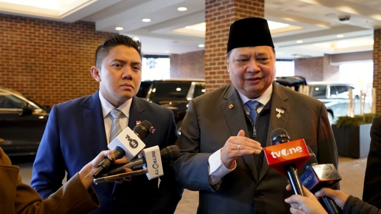 Menteri Koordinator Bidang Perekonomian Airlangga Hartarto dalam Konferensi Pers Penandatanganan Perjanjian Perdagangan Resiprokal Indonesia - Amerika Serikat (Bakom RI)