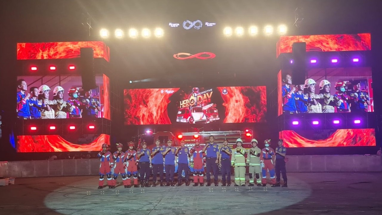 Damkar DKI Jakarta memukau penonton di area Infinite Show dan Infinite Live, ajang IIMS 2026, pada Selasa (10/2/2026). (Foto: Dok/Istimewa)