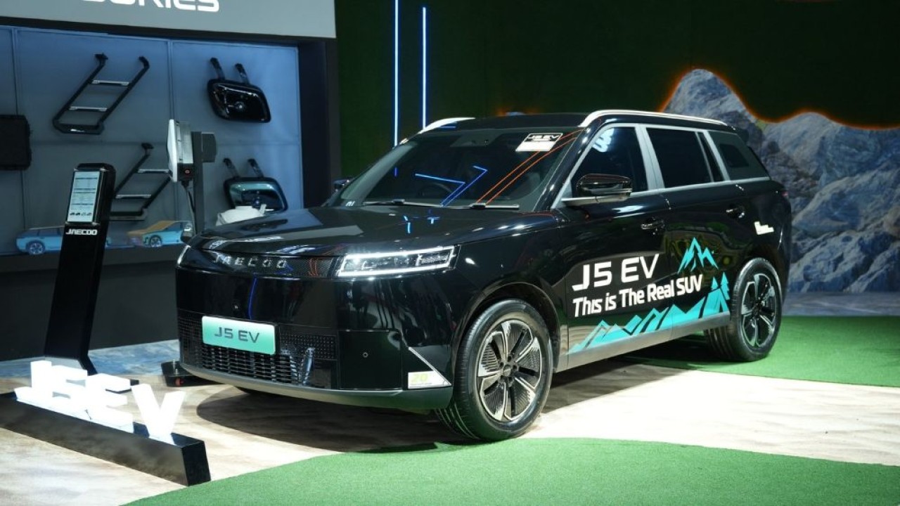 JAECOO J5 EV yang ditampilkan di booth JAECOO pada IIMS 2026. (Foto: Dok/Istimewa)