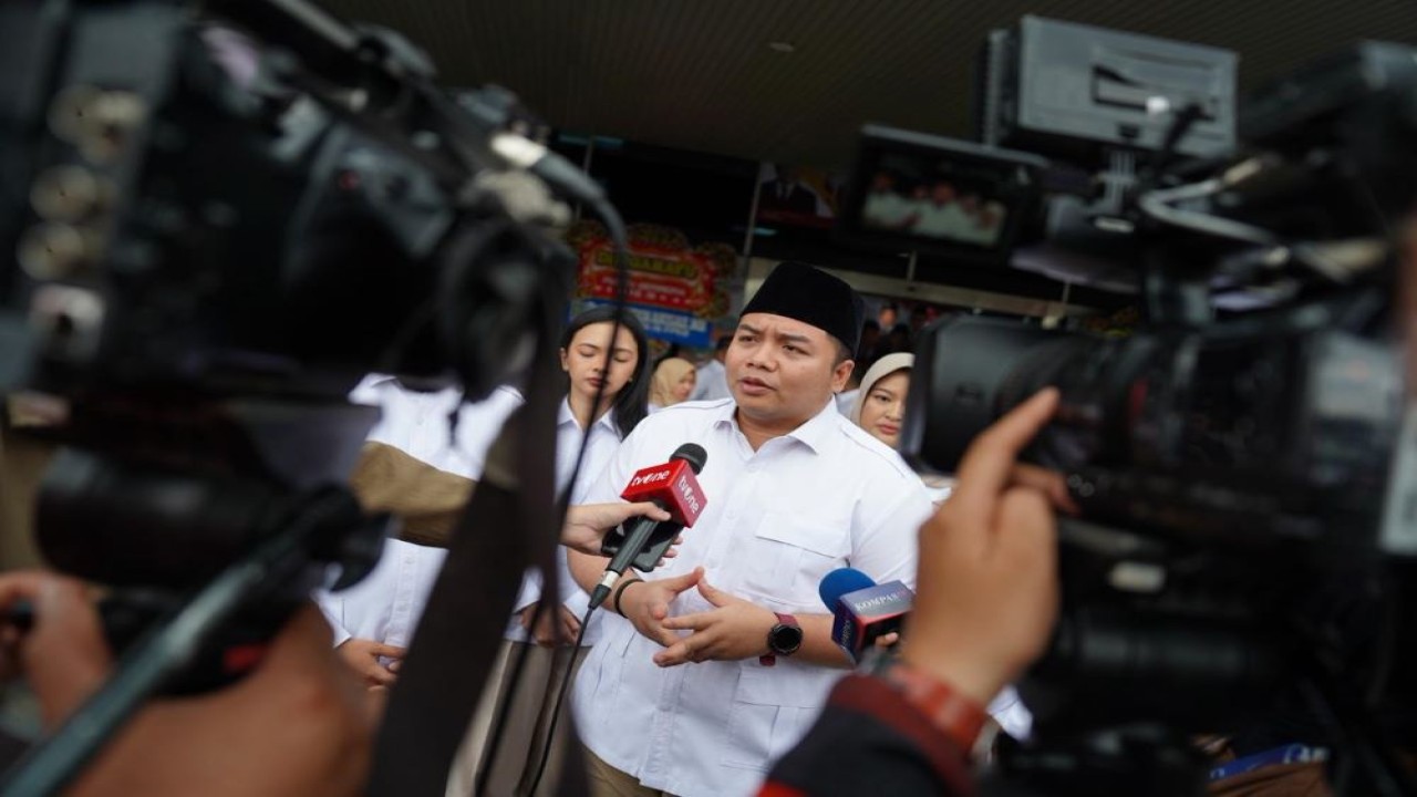 Ketua Panitia HUT ke-18 Partai Gerindra, Kawendra Lukistian memberikan keterangan pers (Istimewa)
