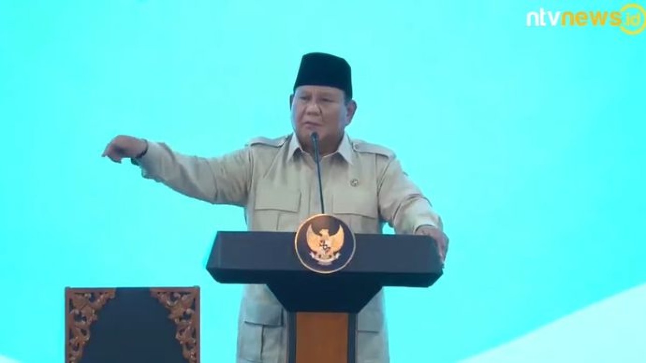 Presiden Prabowo Subianto (tiga kanan) saat meninjau Satuan Pelayanan Pemenuhan Gizi (SPPG) Polri di Palmerah, Jakarta Barat, Jumat, 13 Februari 2026. ANTARA/Youtube Sekretariat Presiden (Youtube Sekretariat Presiden)