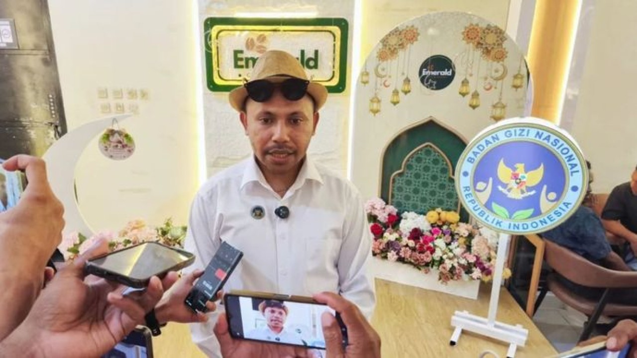 Koordinator Wilayah BGN Nabire Marsel Asyerem (ANTARA/Ali Nur Ichsan)