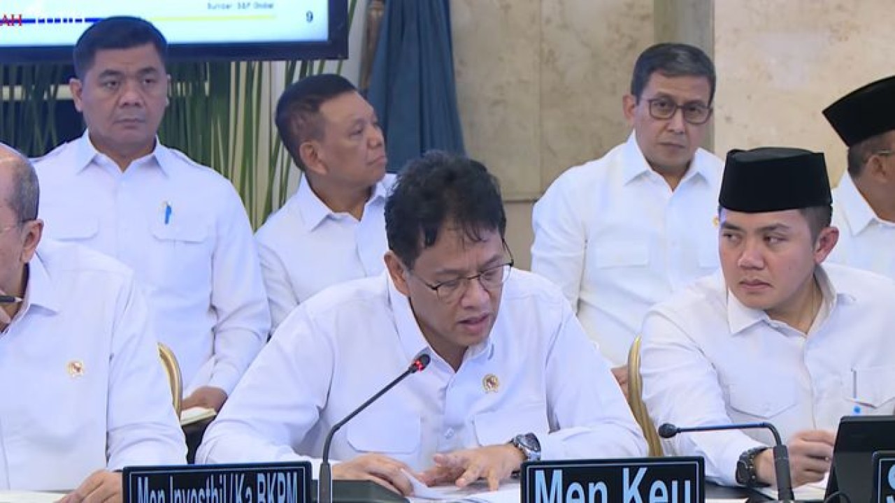 Menteri Keuangan (Menkeu) Purbaya Yudhi Sadewa merespons terkait sejumlah analis kerap memprediksi ekonomi Indonesia akan hancur ketika harga minyak melonjak tinggi.