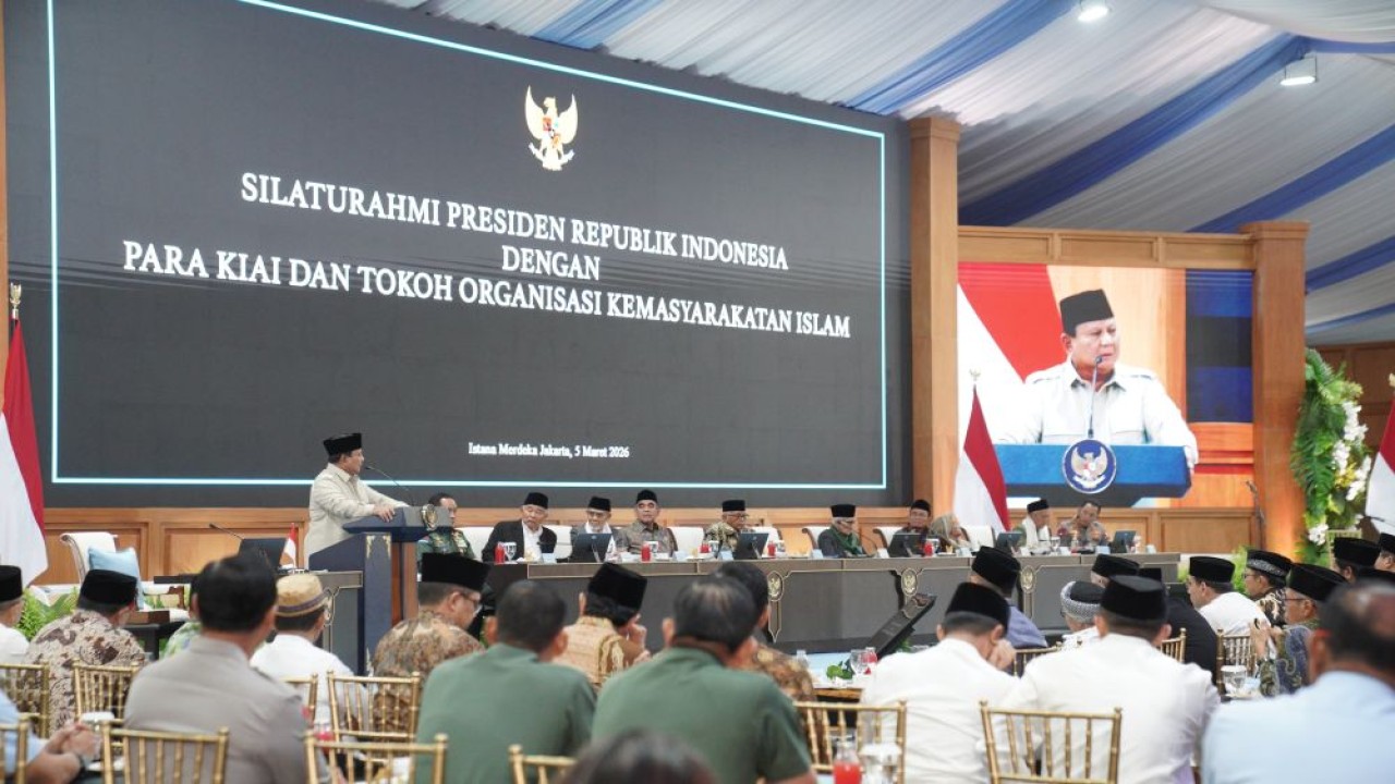 Presiden Prabowo Subianto menggelar silaturahmi dengan para kiai, pimpinan pondok pesantren, dan tokoh agama Islam di Istana Merdeka, Jakarta, Kamis (5/3/2026). (Foto: Dok/Istimewa/Bakom RI)