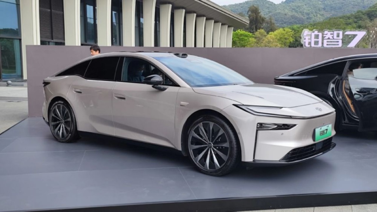 Sedan listrik Toyota bZ7. (Foto: GAC-Toyota via CarNewsChina)