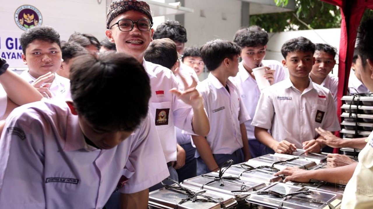 Program MBG tak hanya bermanfaat bagi para siswa, tapi juga guru di SMAN Negeri 1 Kota Tangerang. (Foto: Dok/Istimewa/Bakom RI)