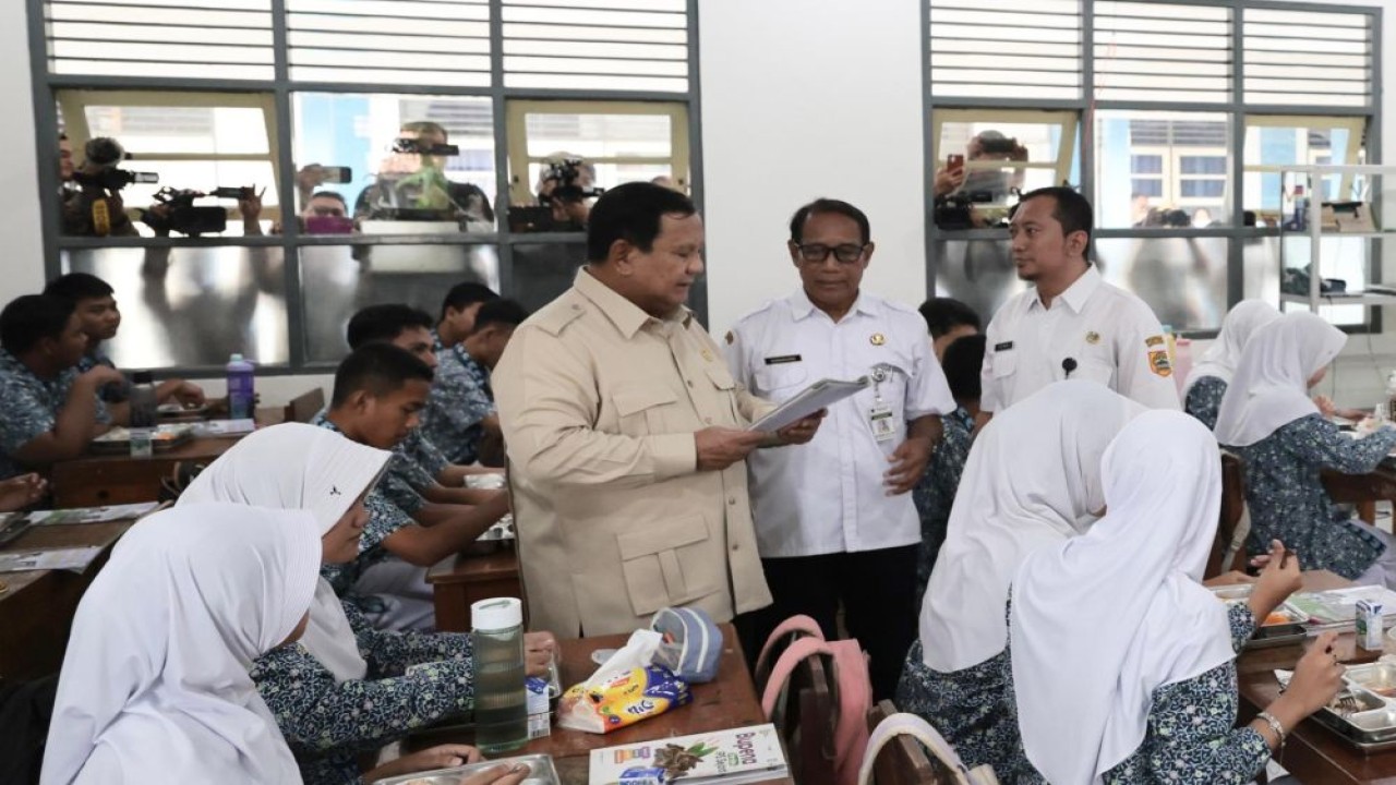 Presiden Prabowo Subianto meninjau langsung fasilitas pendidikan di SMAN 1 Cilacap, Jawa Tengah, Rabu (29/4/2026). (Foto: Dok/Istimewa/Bakom RI)