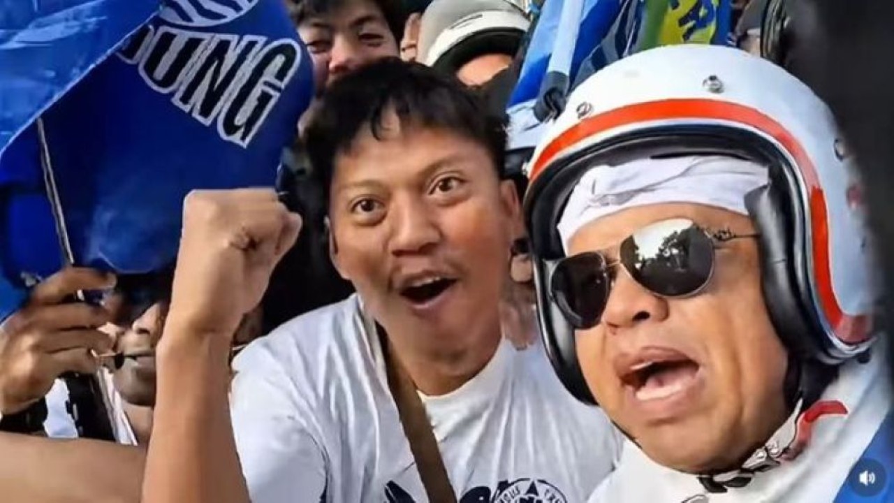 Gubernur Jawa Barat (Jabar) Dedi Mulyadi turut merayakan kemenangan Persib Bandung. (Foto: Instagram @dedimulyadi71)