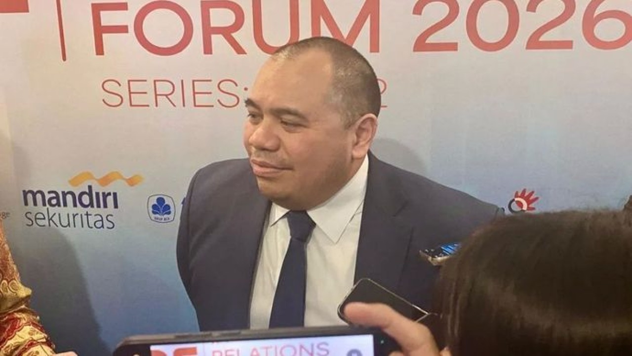 Chief Investment Officer (CIO) Danantara Indonesia Pandu Sjahrir menjawab pertanyaan media usai acara Investor Relations Forum 2026 di Bursa Efek Indonesia (BEI), Jakarta, Senin 11 Mei 2026. (ANTARA/Rizka Khaerunnisa) (Antara)