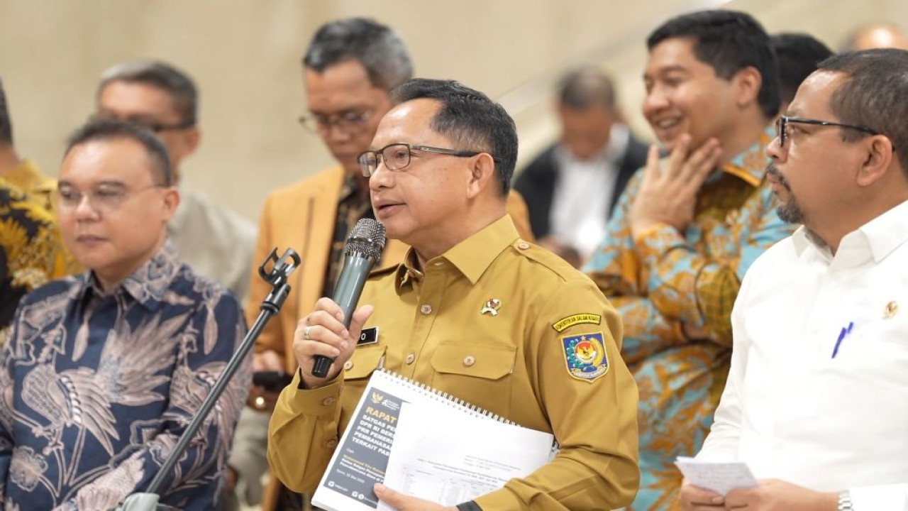 Menteri Dalam Negeri (Mendagri) Tito Karnavian saat Konferensi Pers usai Rapat Koordinasi Penanganan Pasca-Bencana Sumatra di gedung DPR RI, Senin (25/5/2026). (Foto: Dok/Istimewa/Bakom RI)