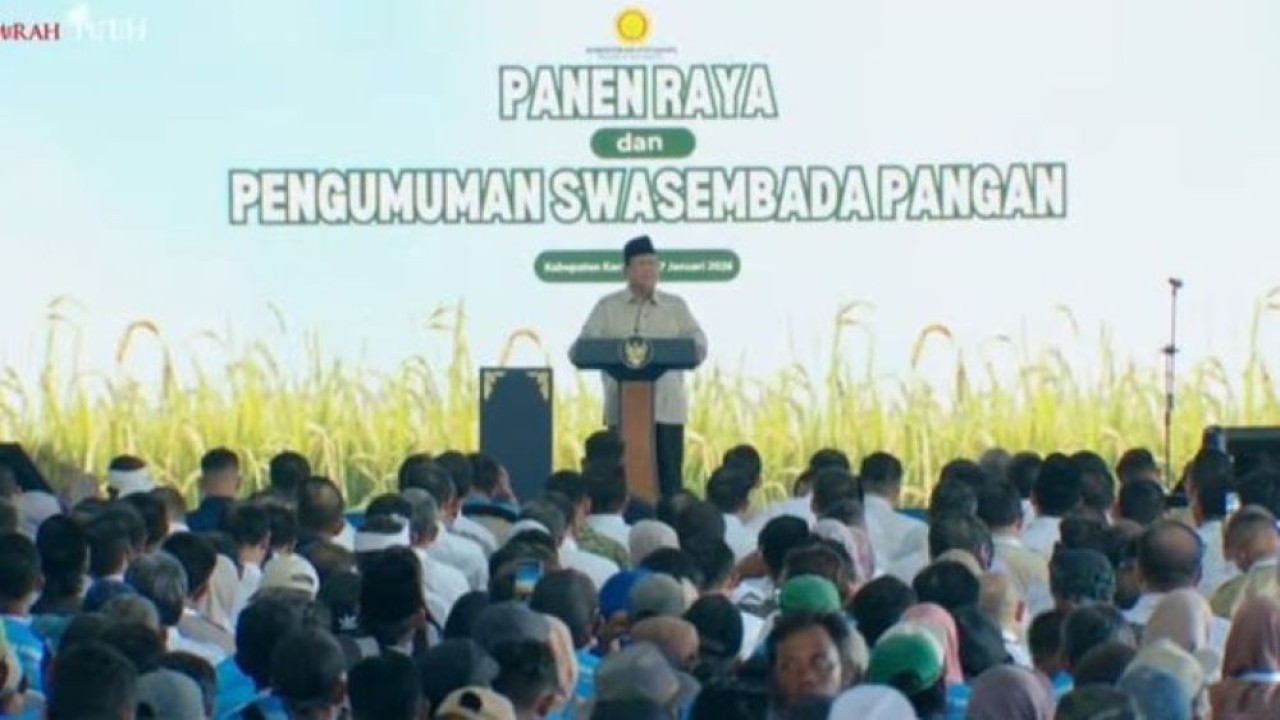 Presiden Prabowo Subianto menghadiri kegiatan panen raya di Karawang, Jawa Barat. (Foto: Istimewa)