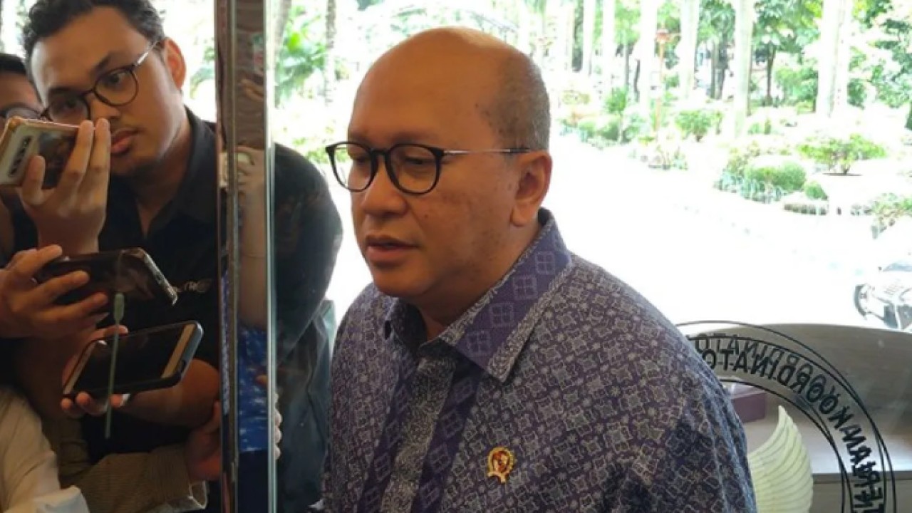 CEO Danantara Rosan Roeslani memberikan keterangan kepada pers usai rapat di Kementerian Koordinator Bidang Perekonomian, Jakarta, Selasa (5/52026). ANTARA/Aria Ananda. (Antara)