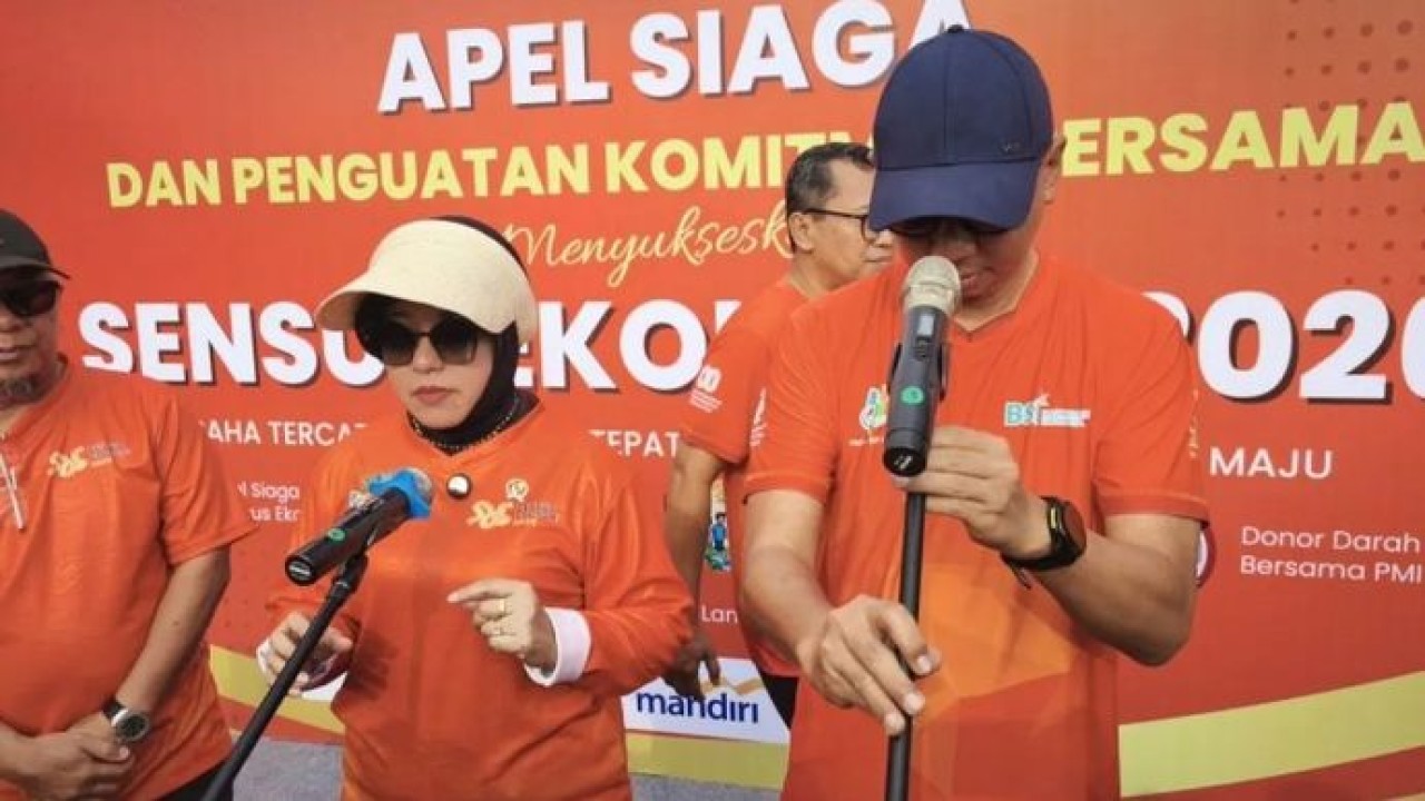 Kepala Badan Pusat Statistik (BPS) Amalia Adininggar Widyasanti bersama Gubernur Lampung Rahmat Mirzani Djausal memberikan keterangan kepada wartawan di Bandarlampung, Lampung, Sabtu, 27 Juni 2026. (Antara)