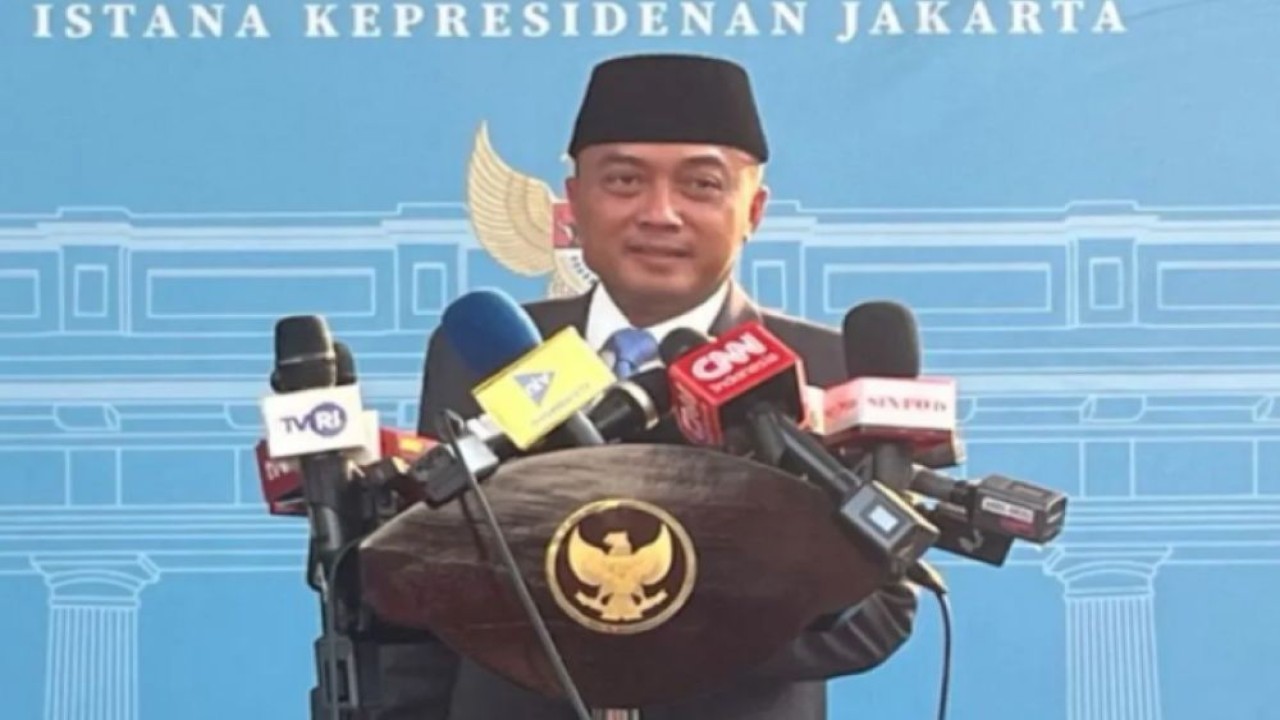 Menteri Sekretaris Negara (Mensesneg) Prasetyo Hadi memberikan keterangan media di Kompleks Istana Kepresidenan, Jakarta, Senin (8/6/2026). (Foto: ANTARA/Fathur Rochman)