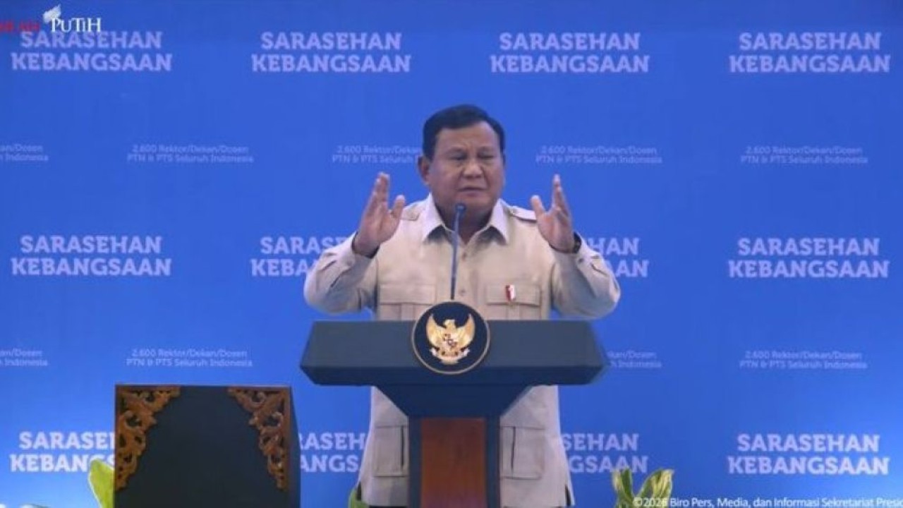 Presiden Prabowo Subianto saat menghadiri acara Konvensi, Sains, Teknologi, dan Industri (KSTI) Indonesia 2026 dalam Sarasehan Kebangsaan yang diikuti sekitar 2.600 rektor, dekan, dan dosen perguruan tinggi negeri maupun swasta dari seluruh Indonesia di Jakarta International Convention Center (JICC), Jakarta, Jumat, 26 Juni 2026. (Foto: YouTube Sekretariat Presiden)