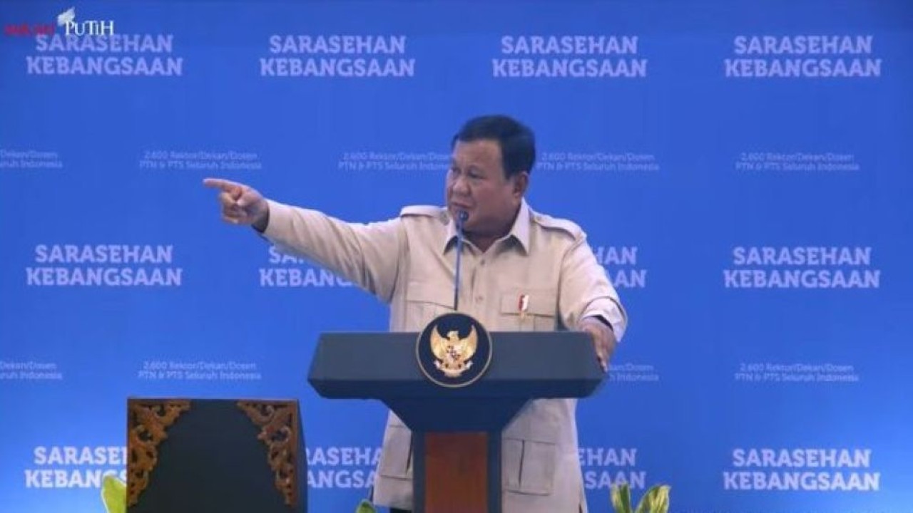 Presiden Prabowo Subianto saat menghadiri acara Konvensi, Sains, Teknologi, dan Industri (KSTI) Indonesia 2026 dalam Sarasehan Kebangsaan yang diikuti sekitar 2.600 rektor, dekan, dan dosen perguruan tinggi negeri maupun swasta dari seluruh Indonesia di Jakarta International Convention Center (JICC), Jakarta, Jumat, 26 Juni 2026. (Foto: NTVnews)