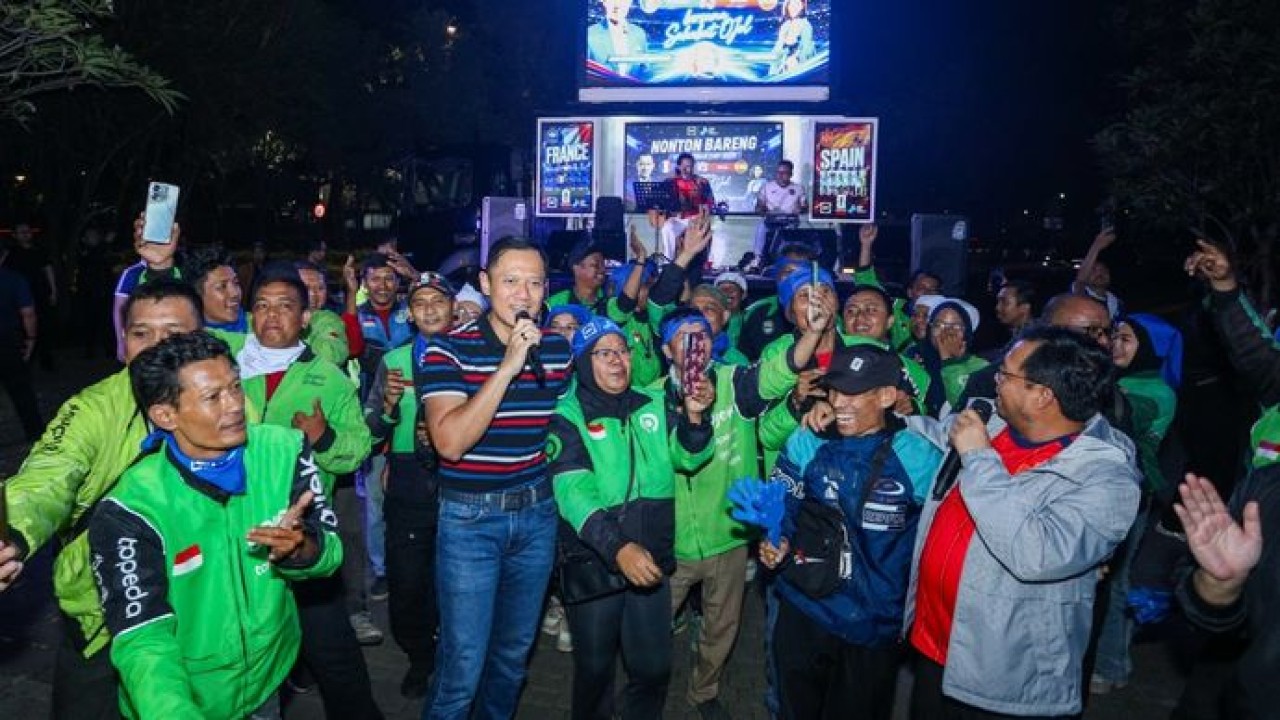 AHY nobar Piala Dunia 2026 bersama ratusan driver ojol.
