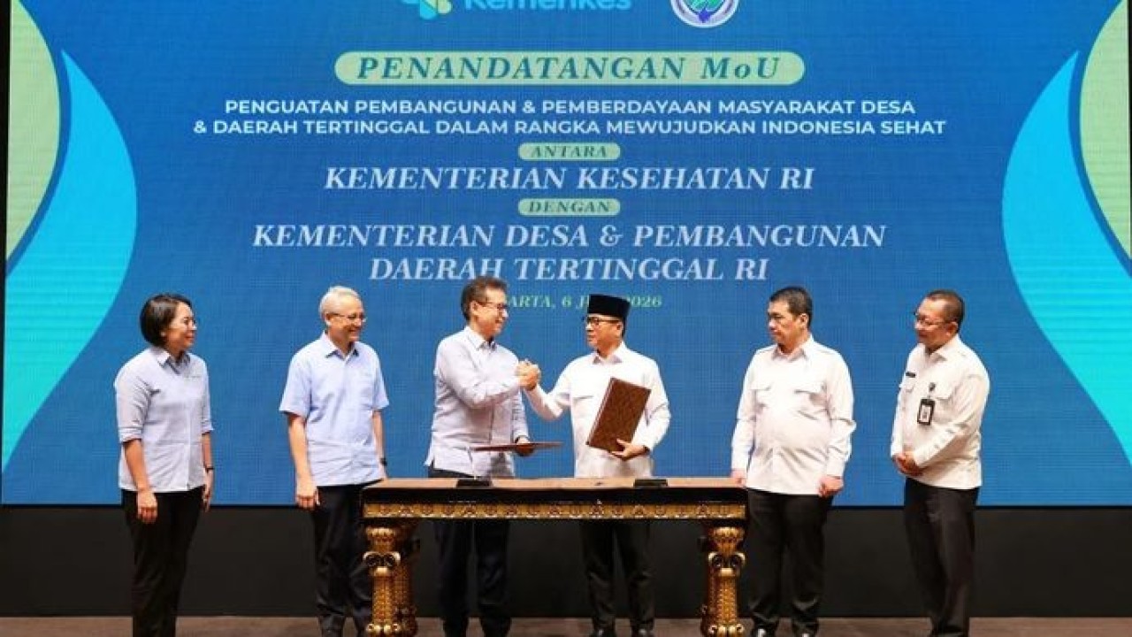 Kementerian Kesehatan dam Kementerian Desa dan Pembangunan Daerah Tertinggal (Kemendes PDT) menandatangani Nota Kesepahaman tentang Penguatan Pembangunan dan Pemberdayaan Masyarakat Desa dan Daerah Tertinggal dalam rangka mewujudkan Indonesia Sehat (Antara)