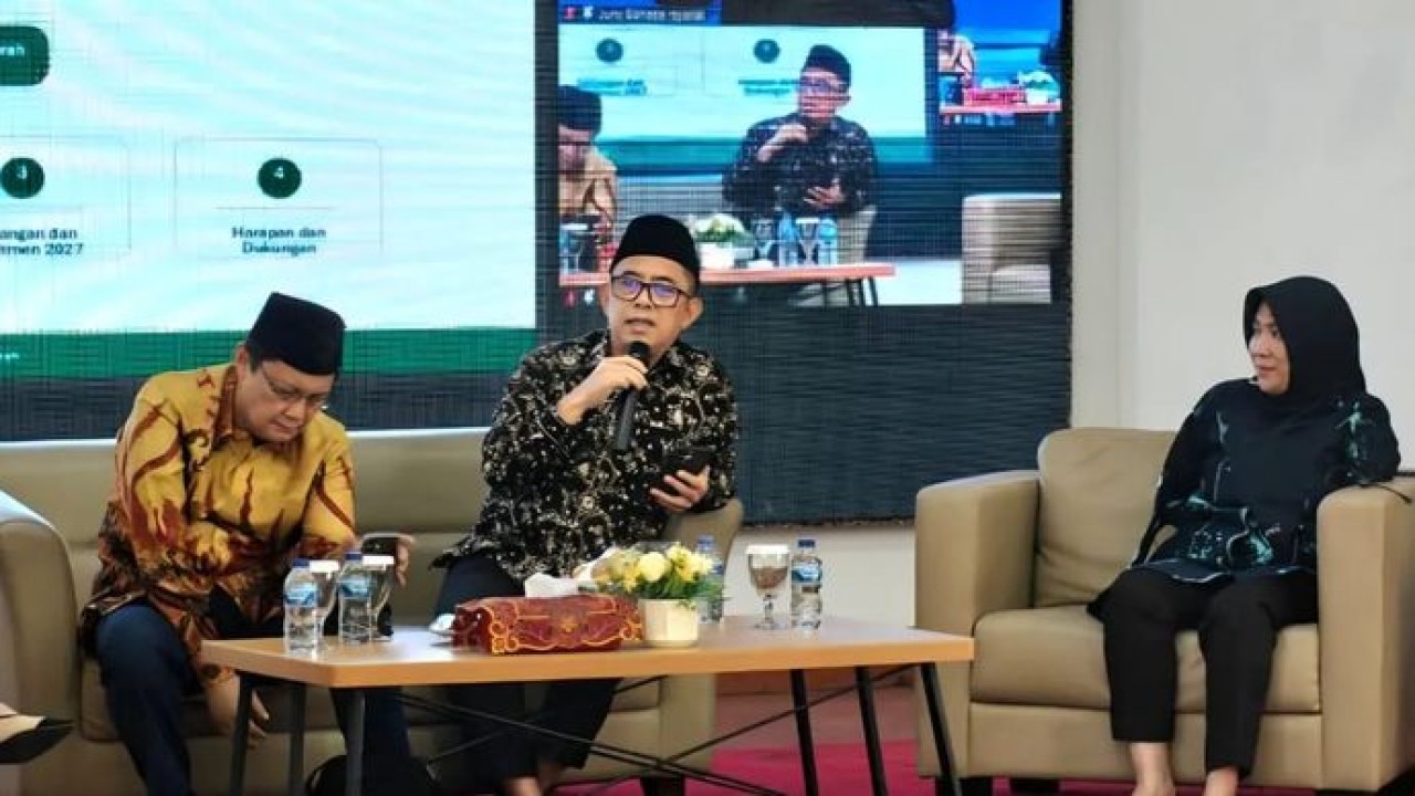 Direktur Jenderal Bina Penyelenggaraan Haji dan Umrah Kemenhaj Puji Raharjo (kedua dari kanan) menjadi narasumber dalam acara Diseminasi Pemantauan Haji Inklusif 2026, di Jakarta pada Selasa, 21 Juli 2026 (Antara)