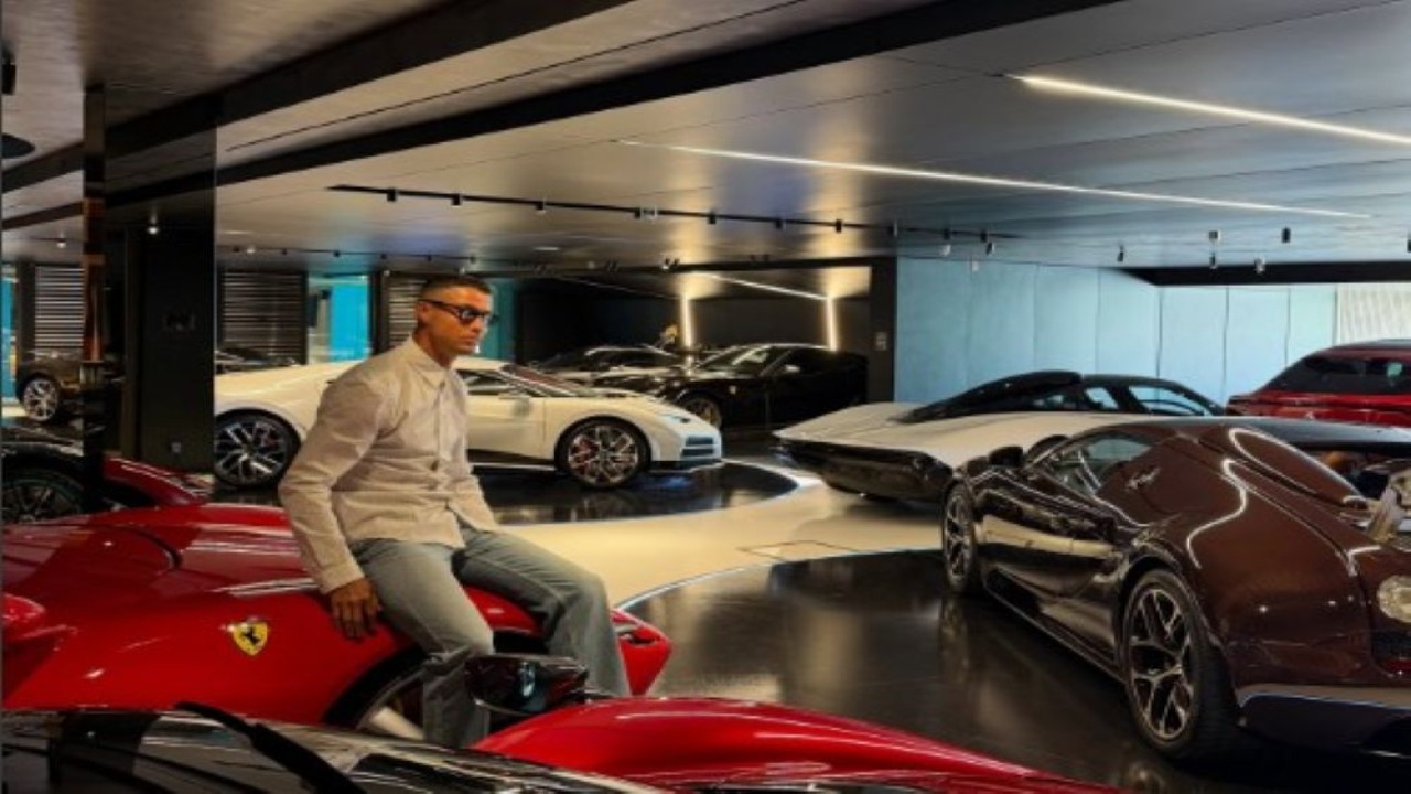 Cristiano Ronaldo sudah lama dikenal memiliki selera tinggi terhadap mobil eksotis dan supercar berharga fantastis. (Foto: Tangkapan layar Instagram @cristiano)